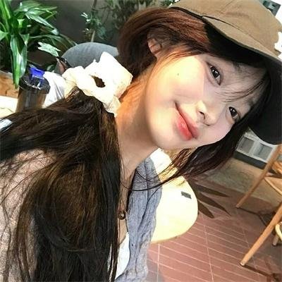 世间有她